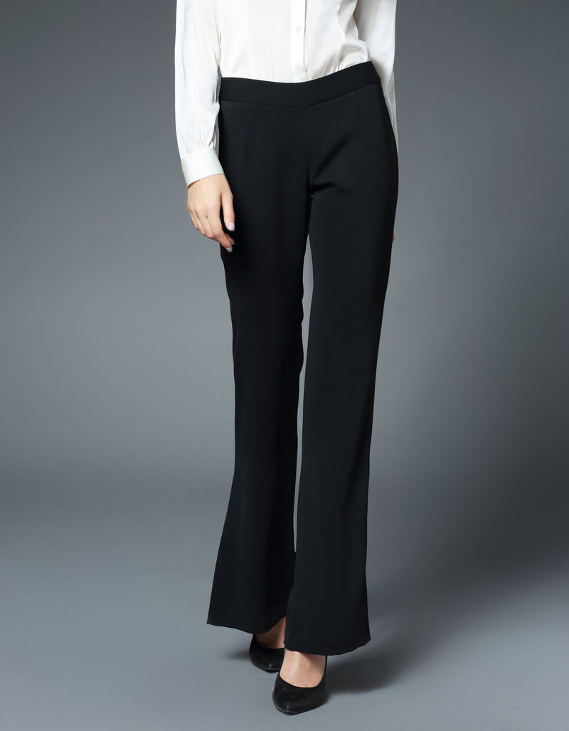 Taylor Fit & Flare Vented Leg Pant in Black